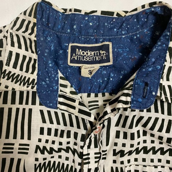 Modern Amusement Zig Zag Print Button Up Shirt - Picture 4 of 4